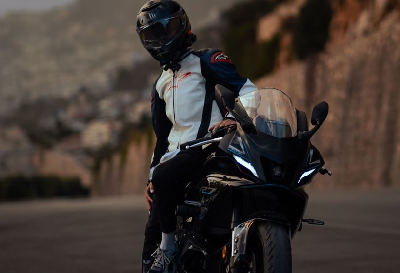 Zijn helm, motorkleding en accessoires meeverzekerd?